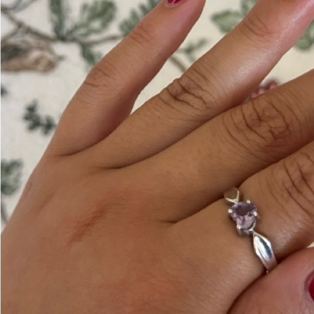 Elegant vintage sterling  Silver 925  and Purple Women's Ring size 7